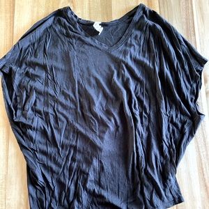 Lululemon black t-shirt, open back, size 8 womens